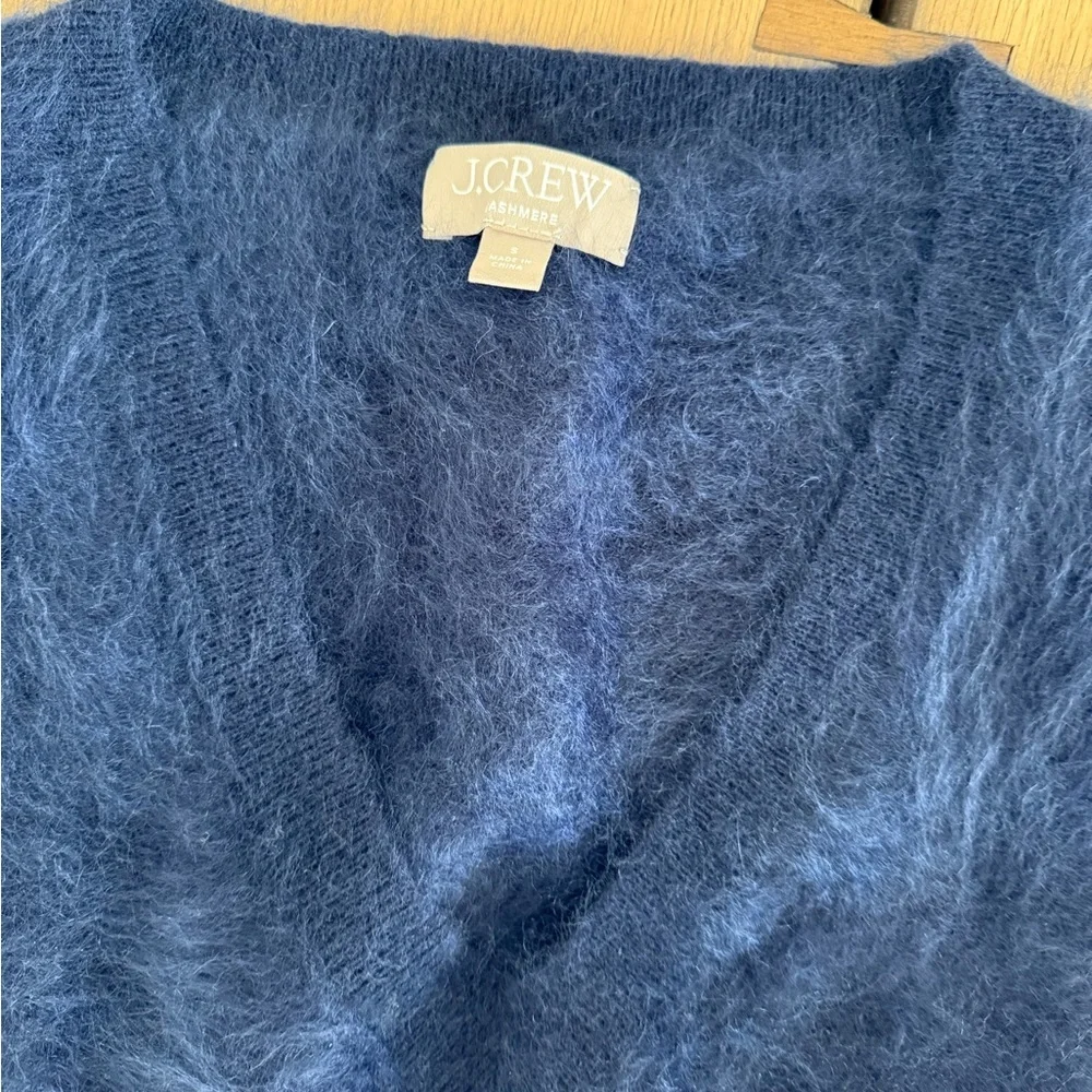 J.Crew women’s blue cashmere v-neck 💙 size Small - Picture 2 of 4